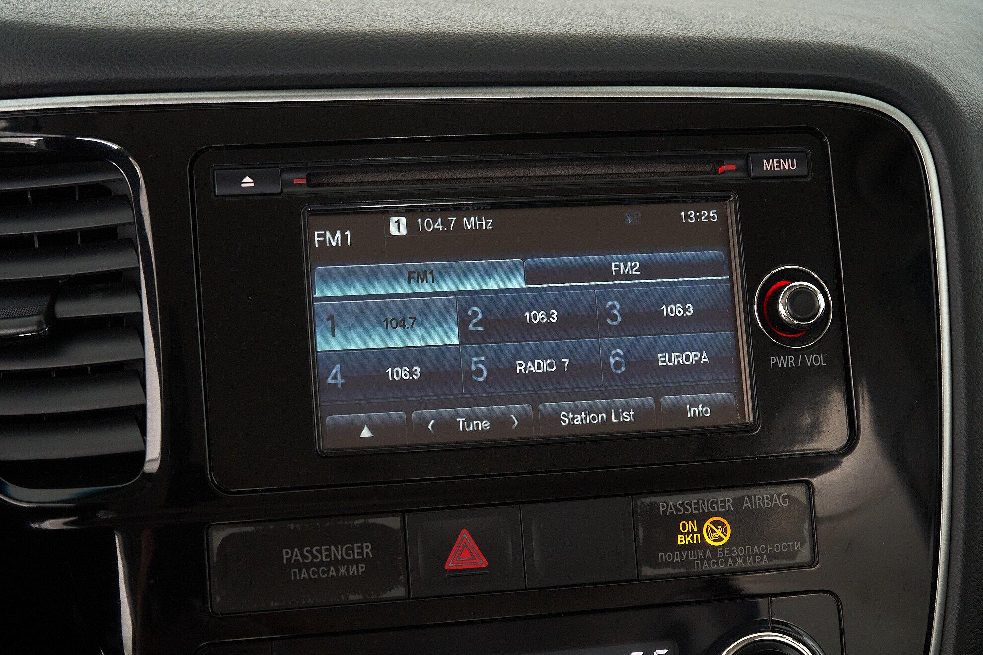 Mitsubishi Outlander 2014, белый