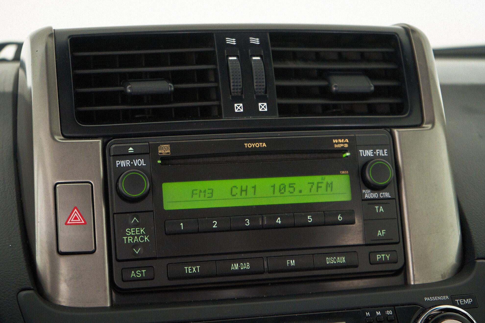 Toyota Land Cruiser Prado 2010, серебряный