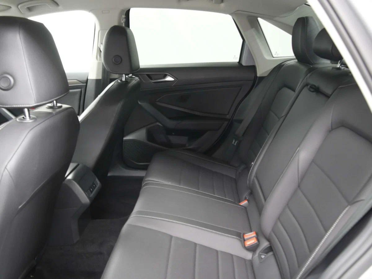 Volkswagen Jetta 2020, серый