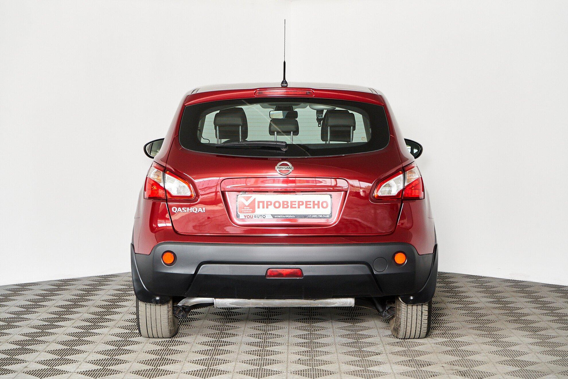 Nissan Qashqai 2013, красный