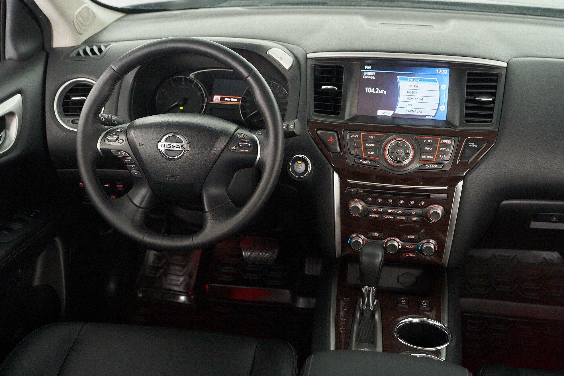 Nissan Pathfinder 2014, черный
