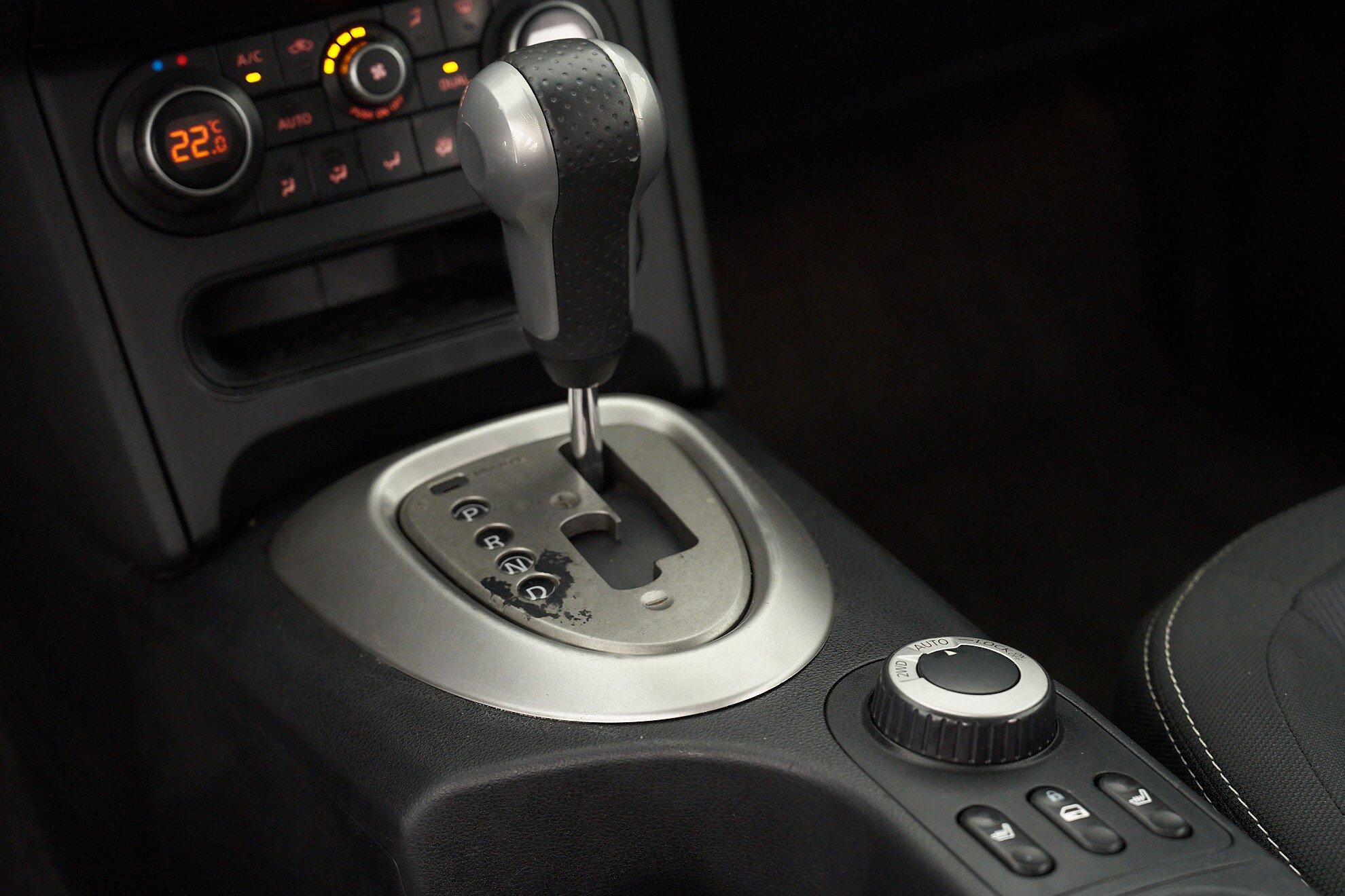 Nissan Qashqai 2012, белый
