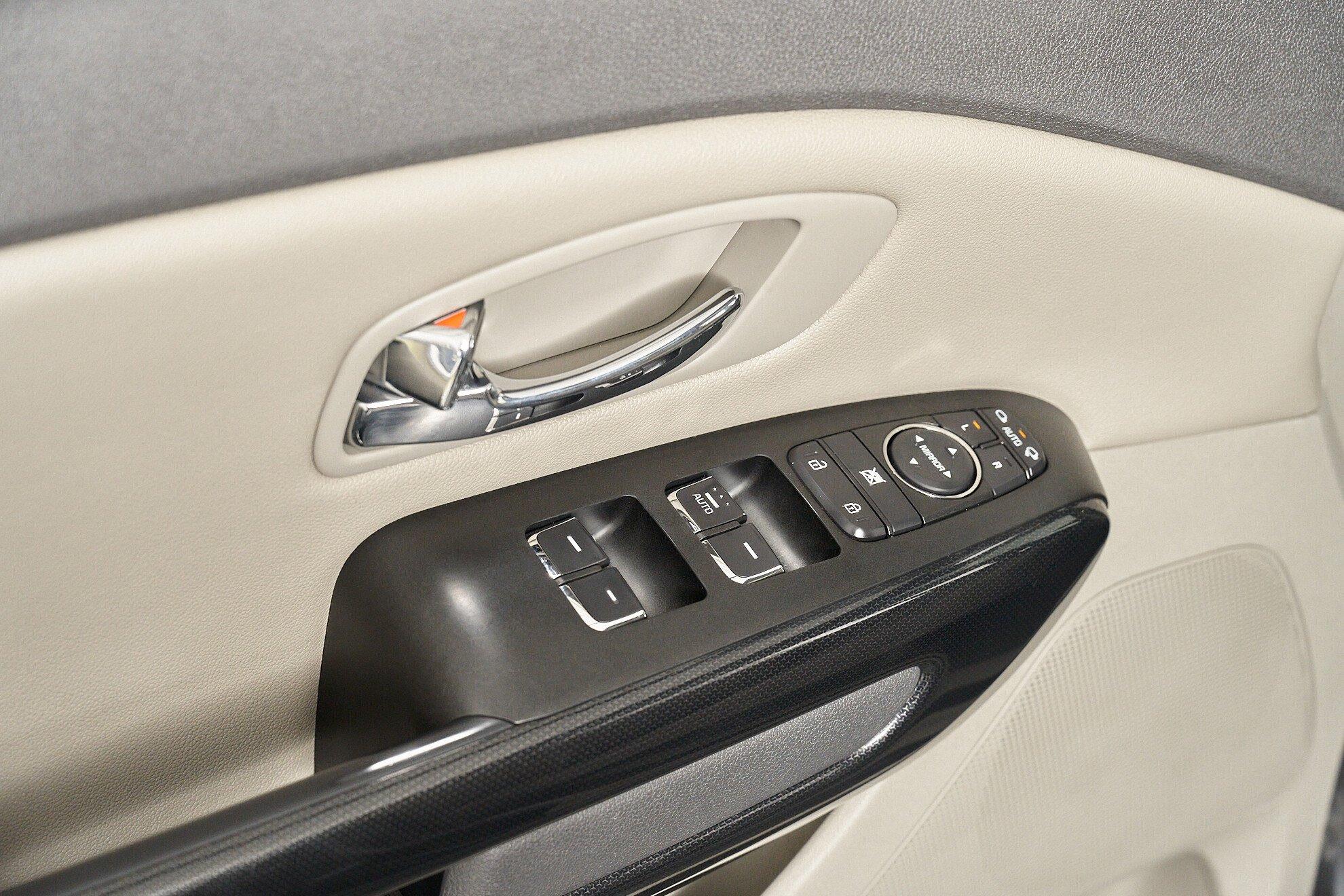 Kia Carnival 2017, серый