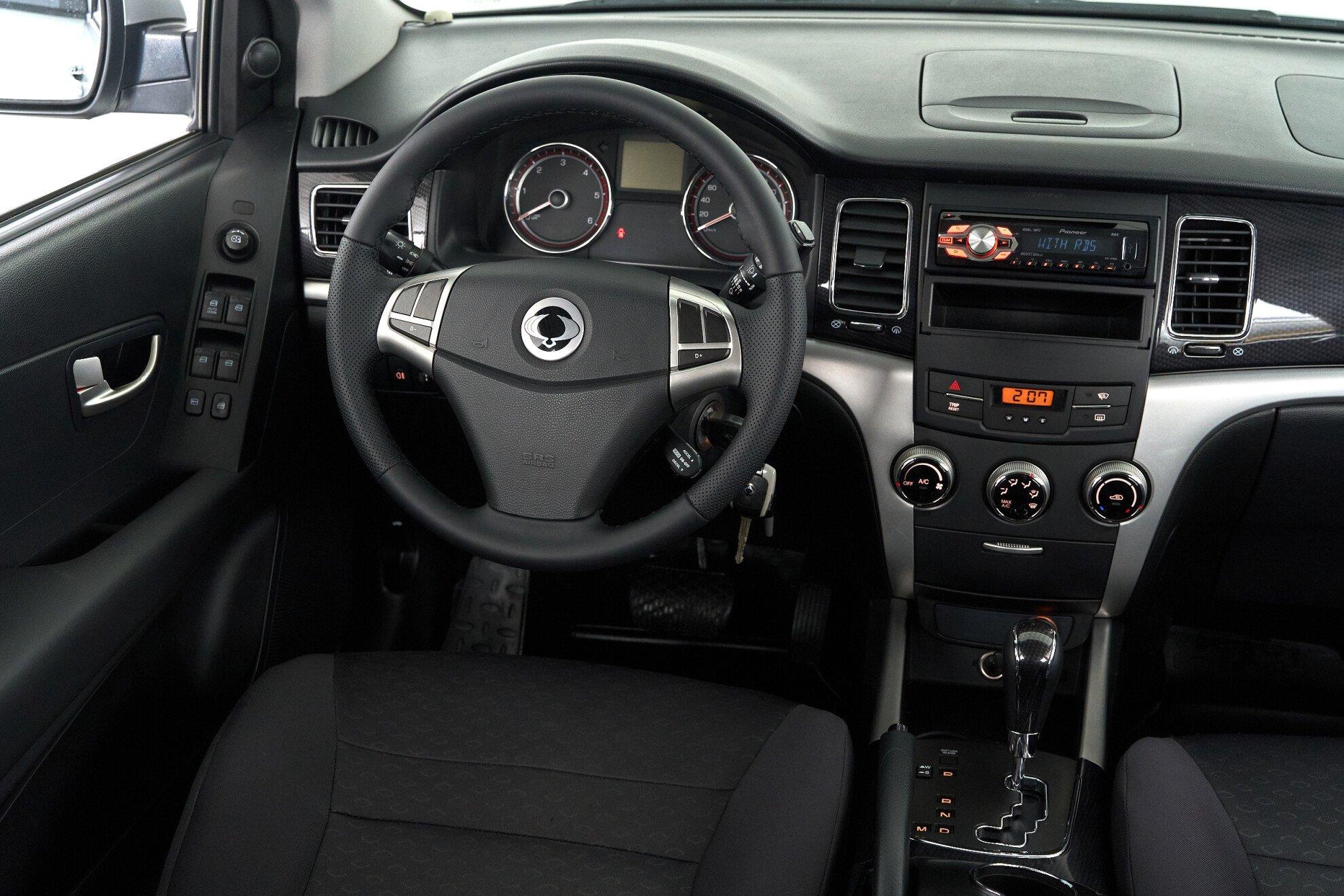 SsangYong Actyon 2012, серебряный
