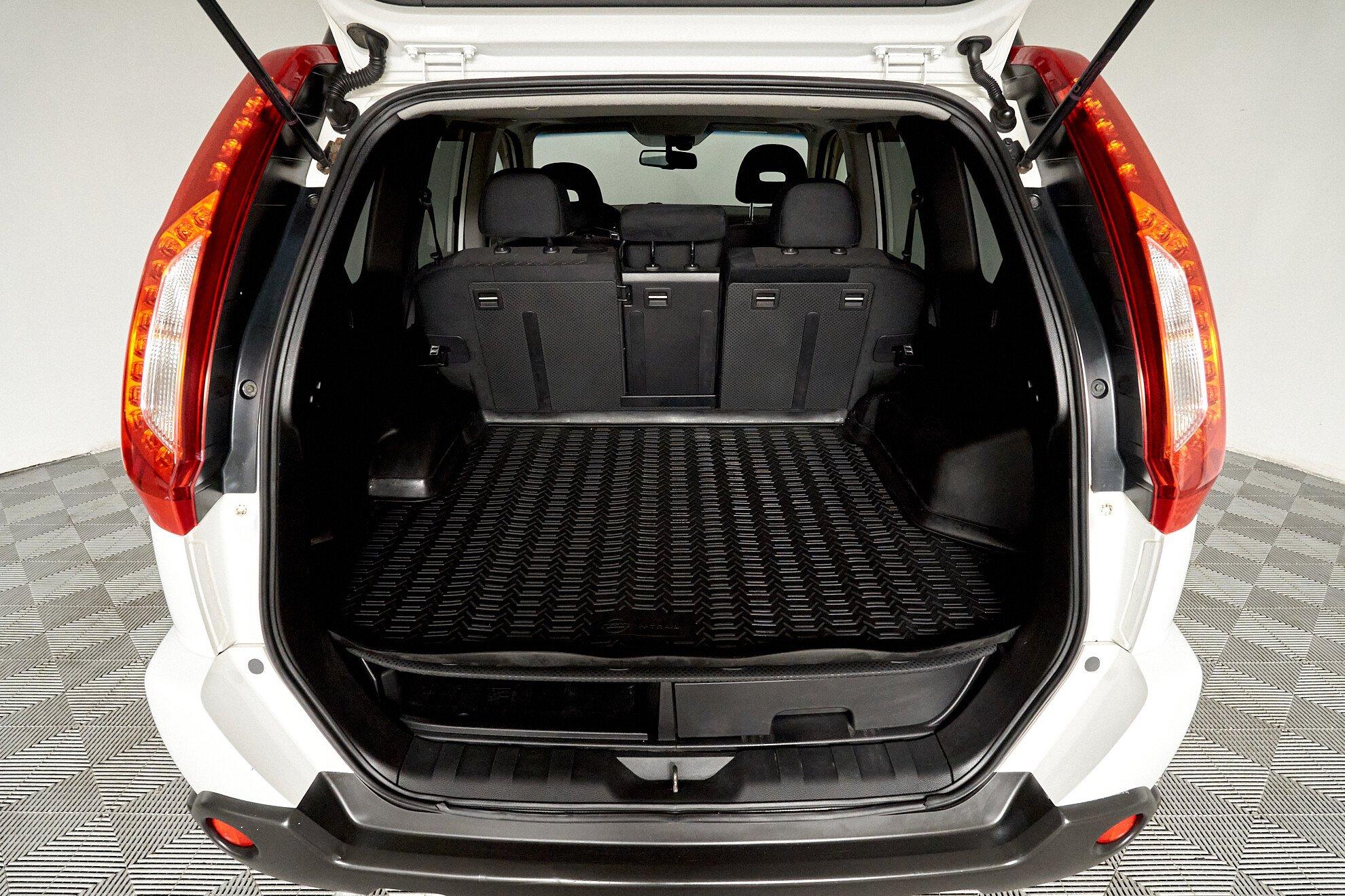 Nissan X-Trail 2011, белый