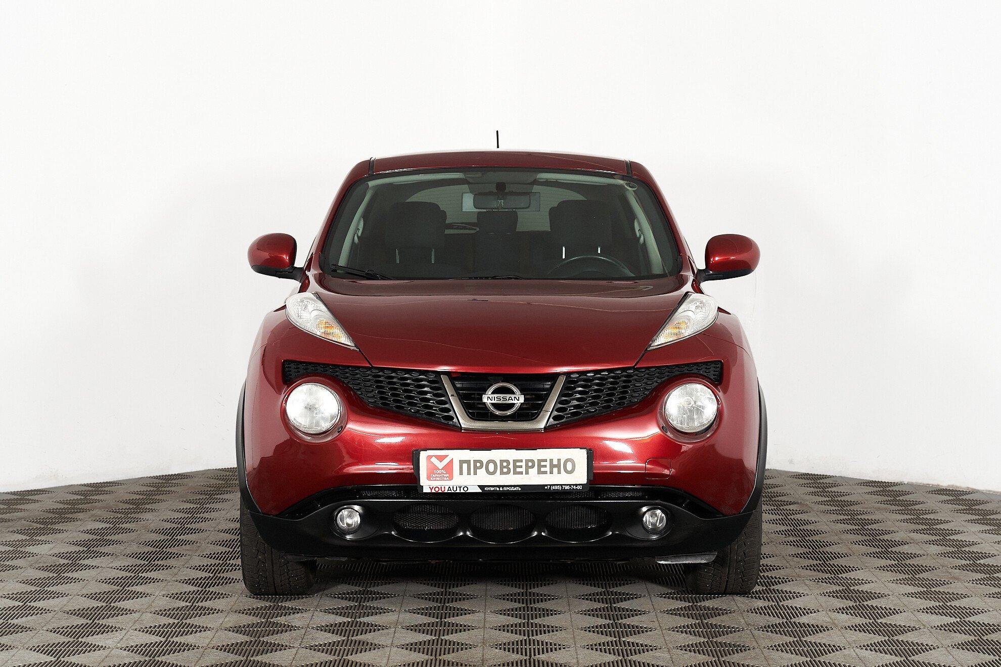 Nissan Juke 2011, красный