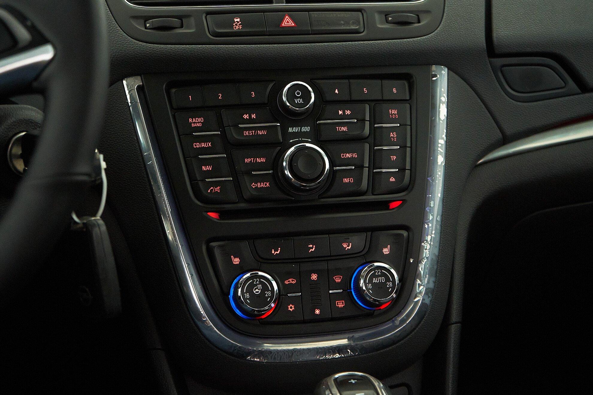 Opel Mokka 2013, белый