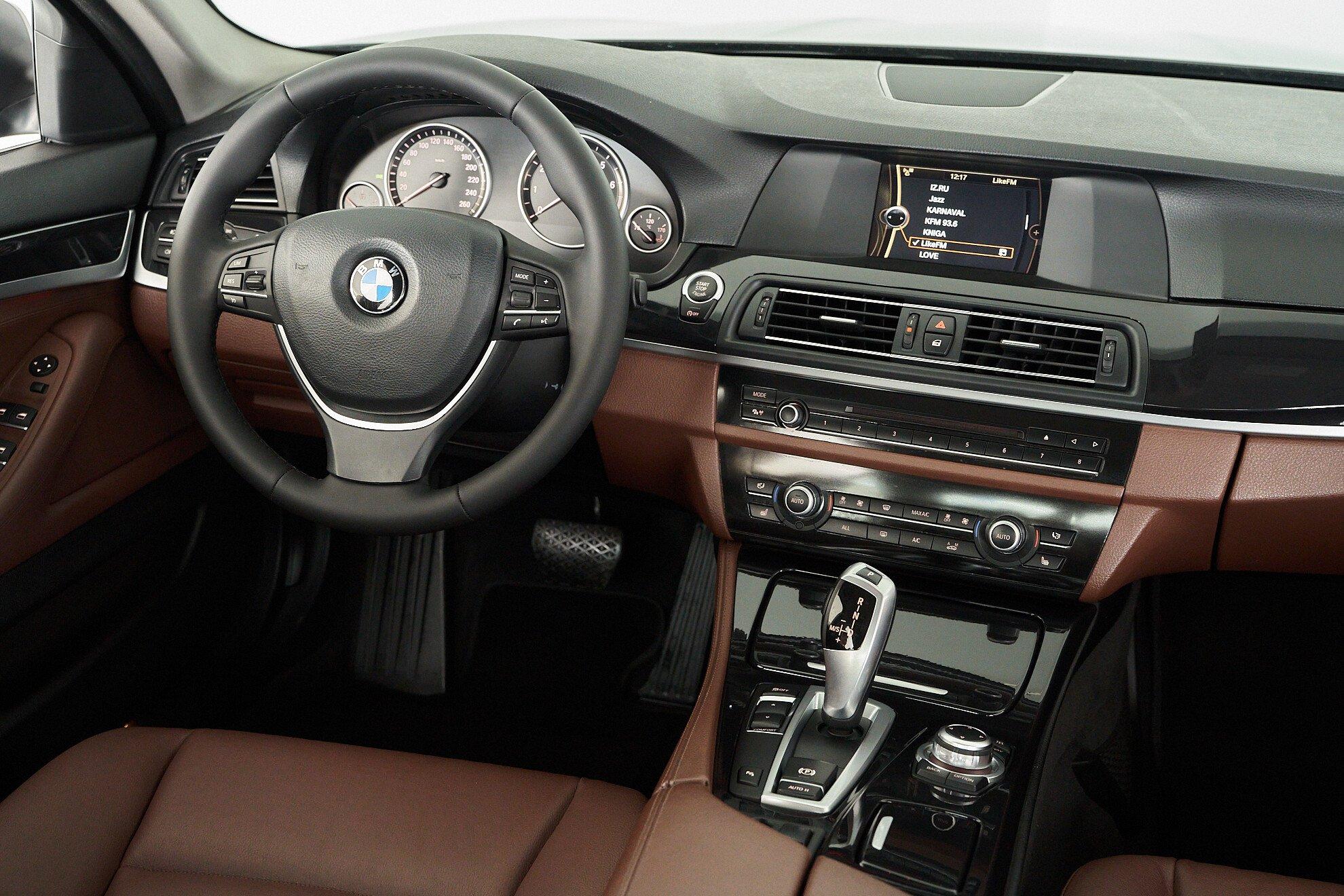 BMW 5 серии 2012, бежевый