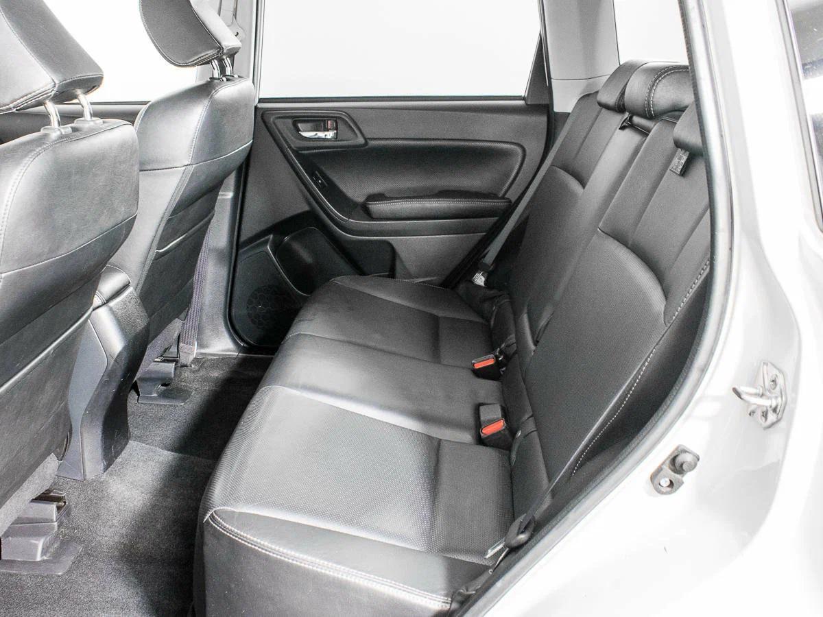 Subaru Forester 2014, белый
