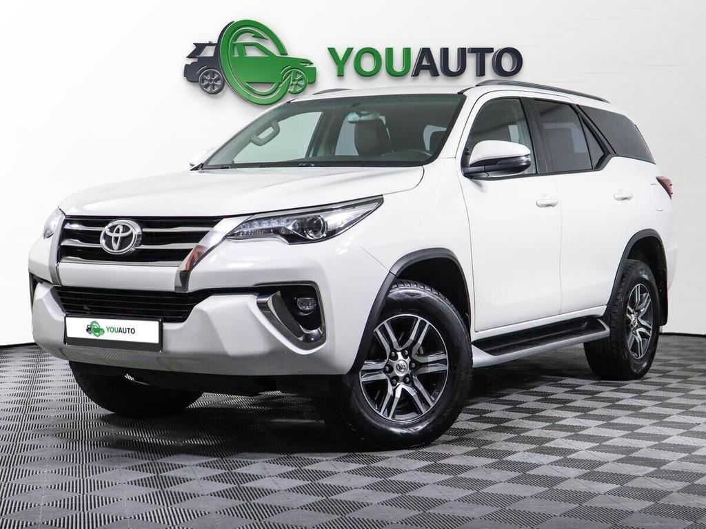 Toyota Fortuner 2018, белый
