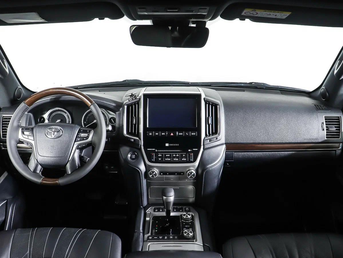 Toyota Land Cruiser 2019, черный