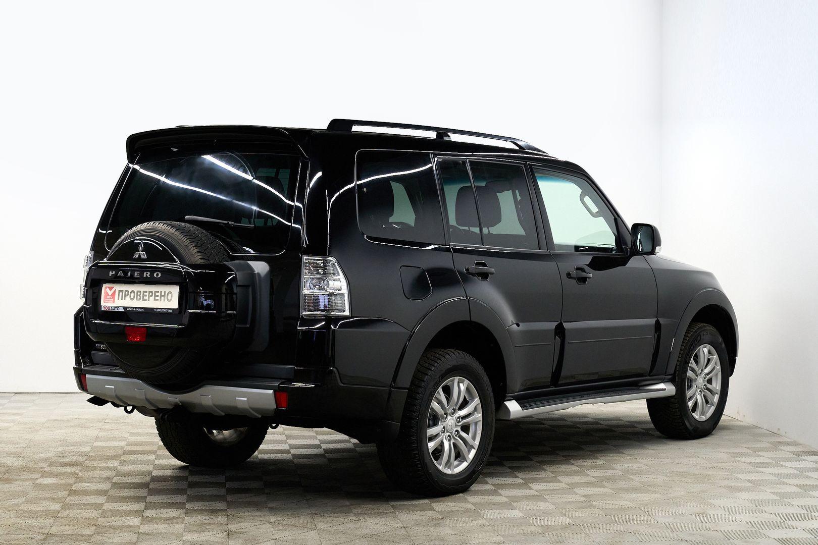 Mitsubishi Pajero 2012, черный