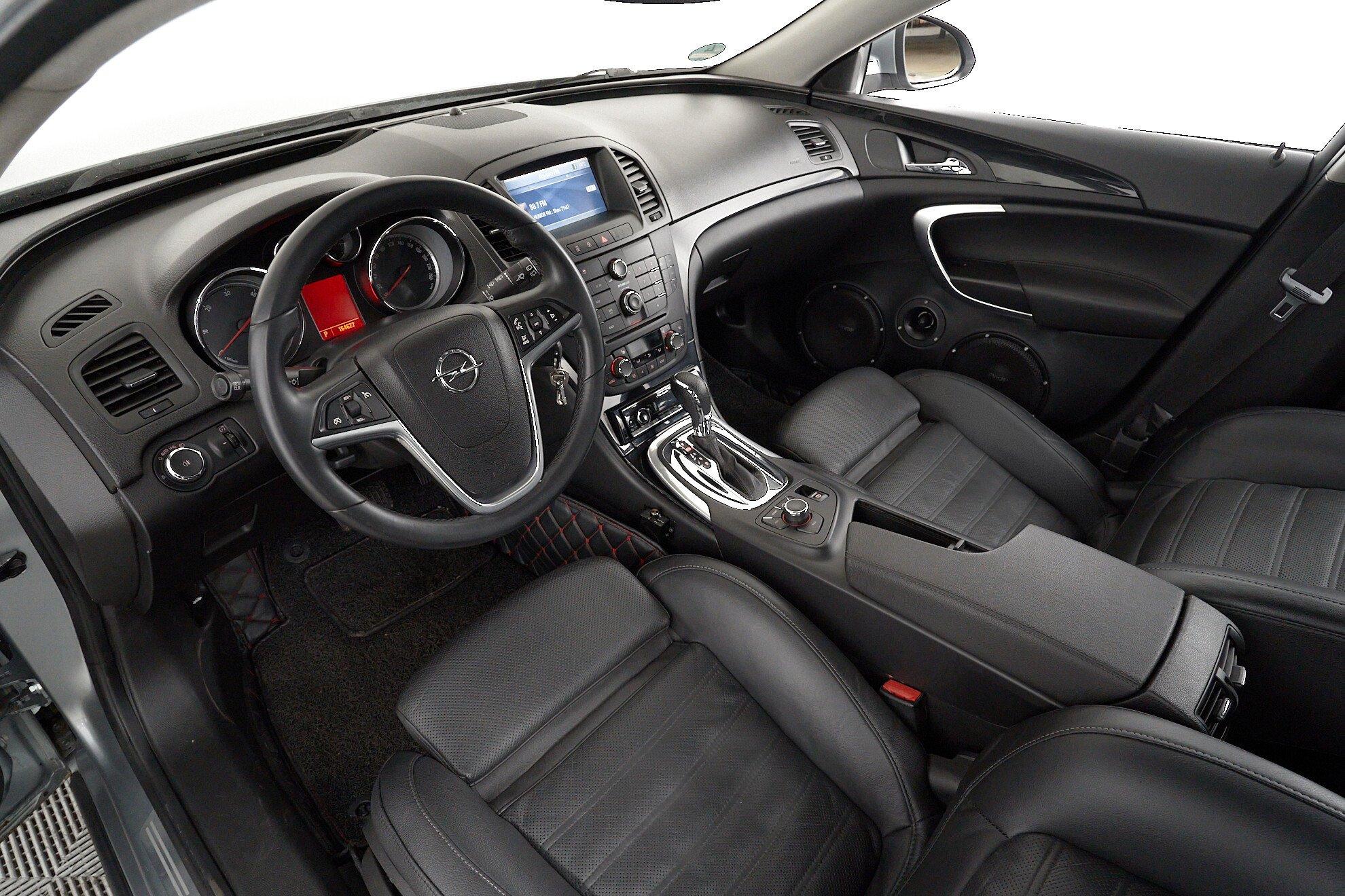 Opel Insignia 2011, серый