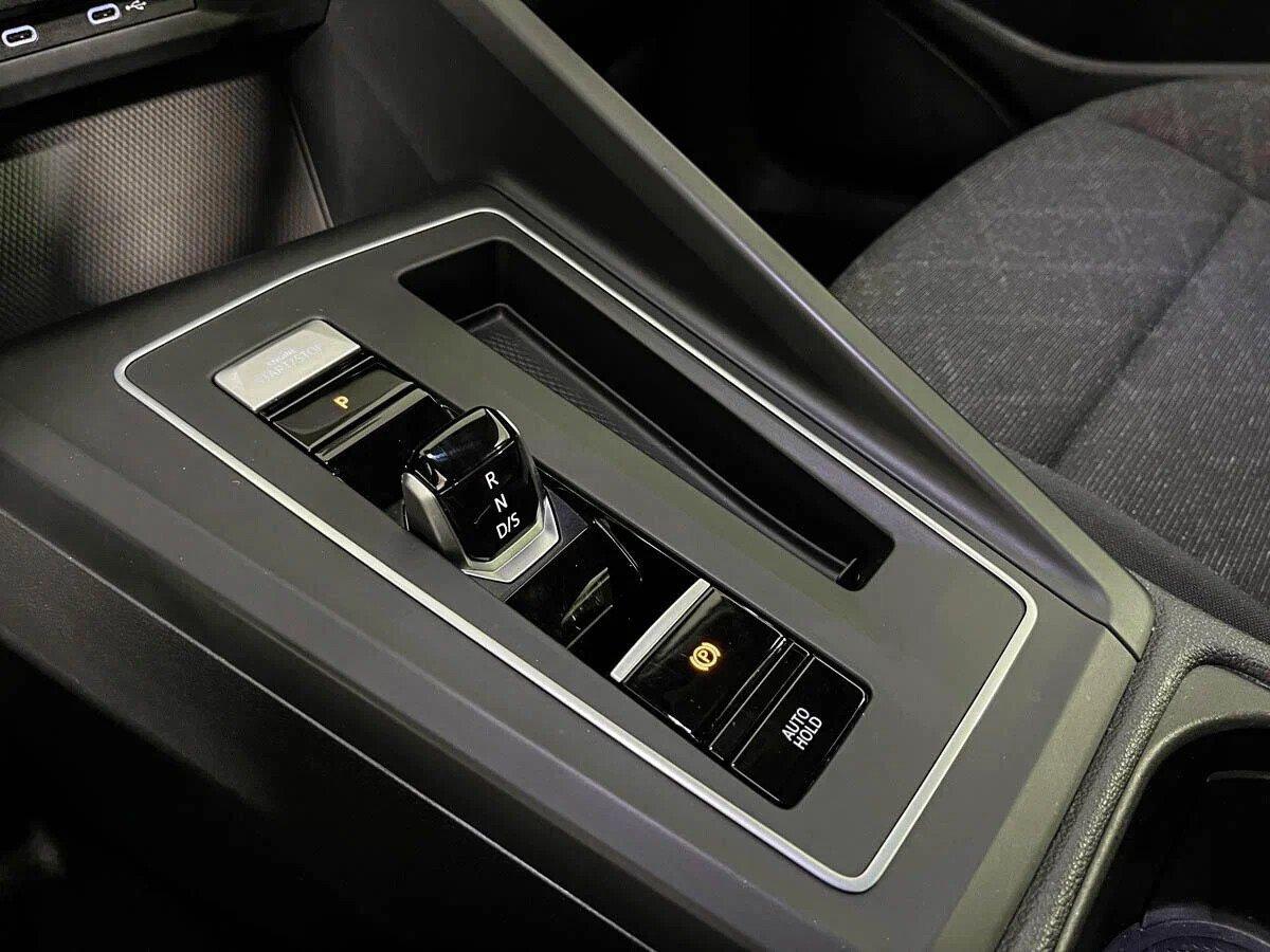 Volkswagen Golf 2020, серебряный