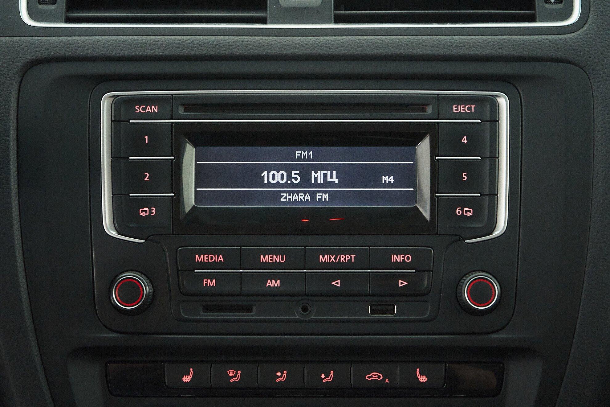 Volkswagen Jetta 2014, белый