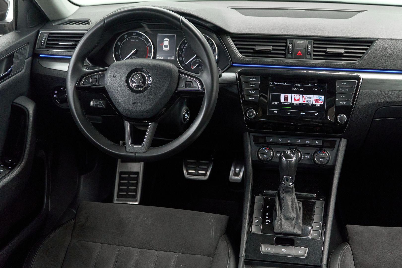 Skoda Superb 2017, коричневый