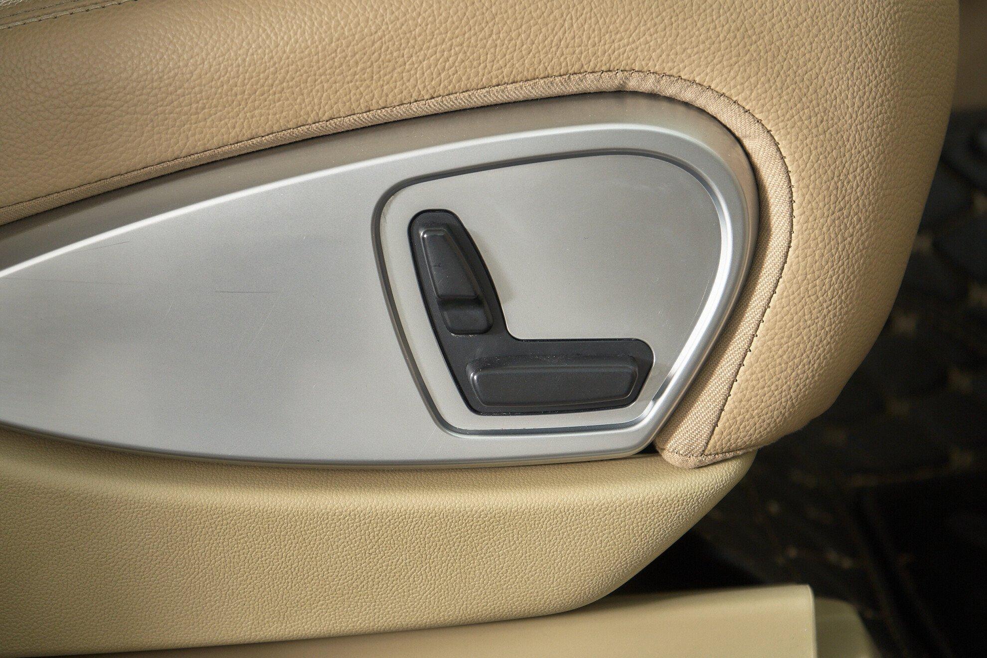 Mercedes-Benz M-Класс 2010, белый