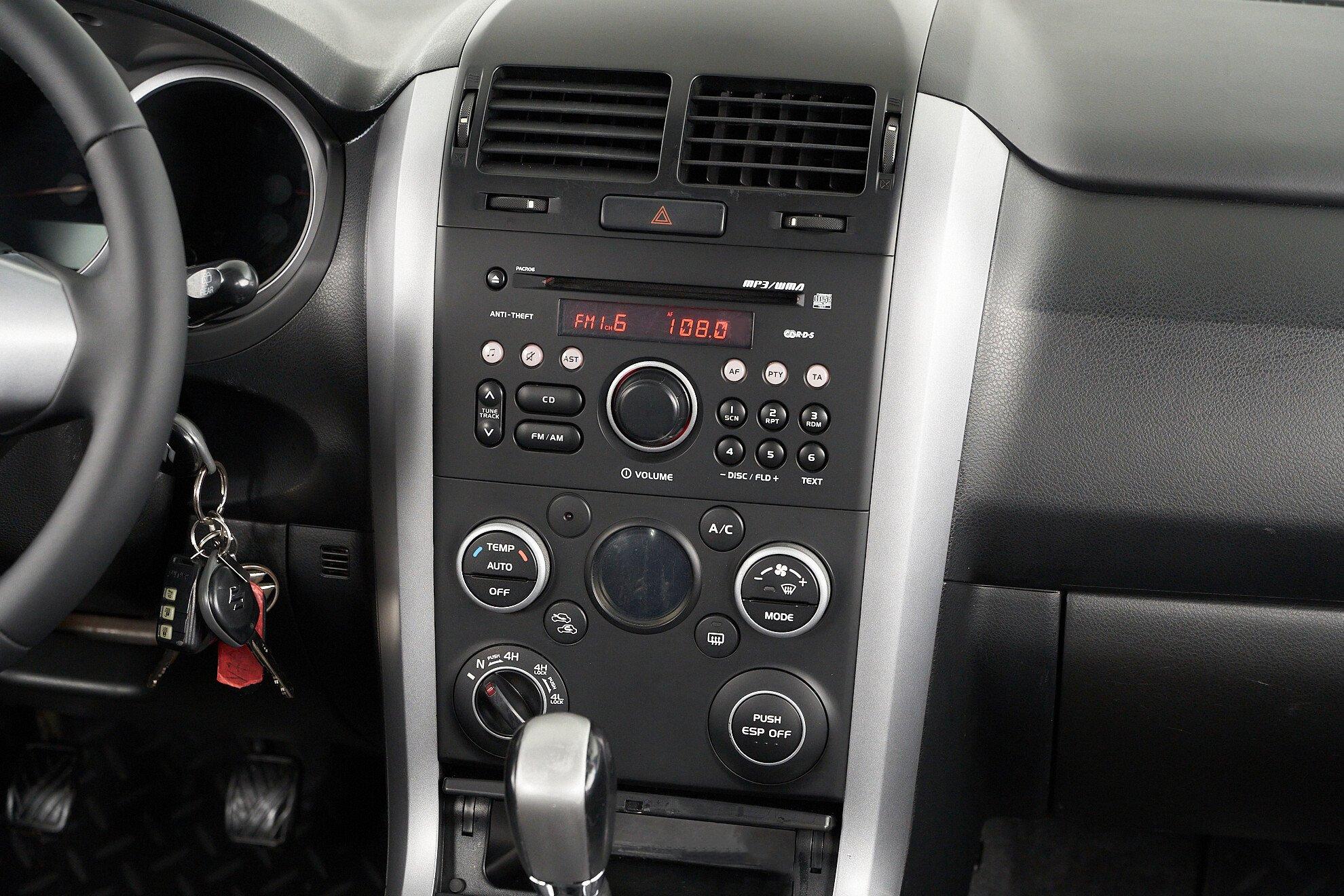 Suzuki Grand Vitara 2011, черный