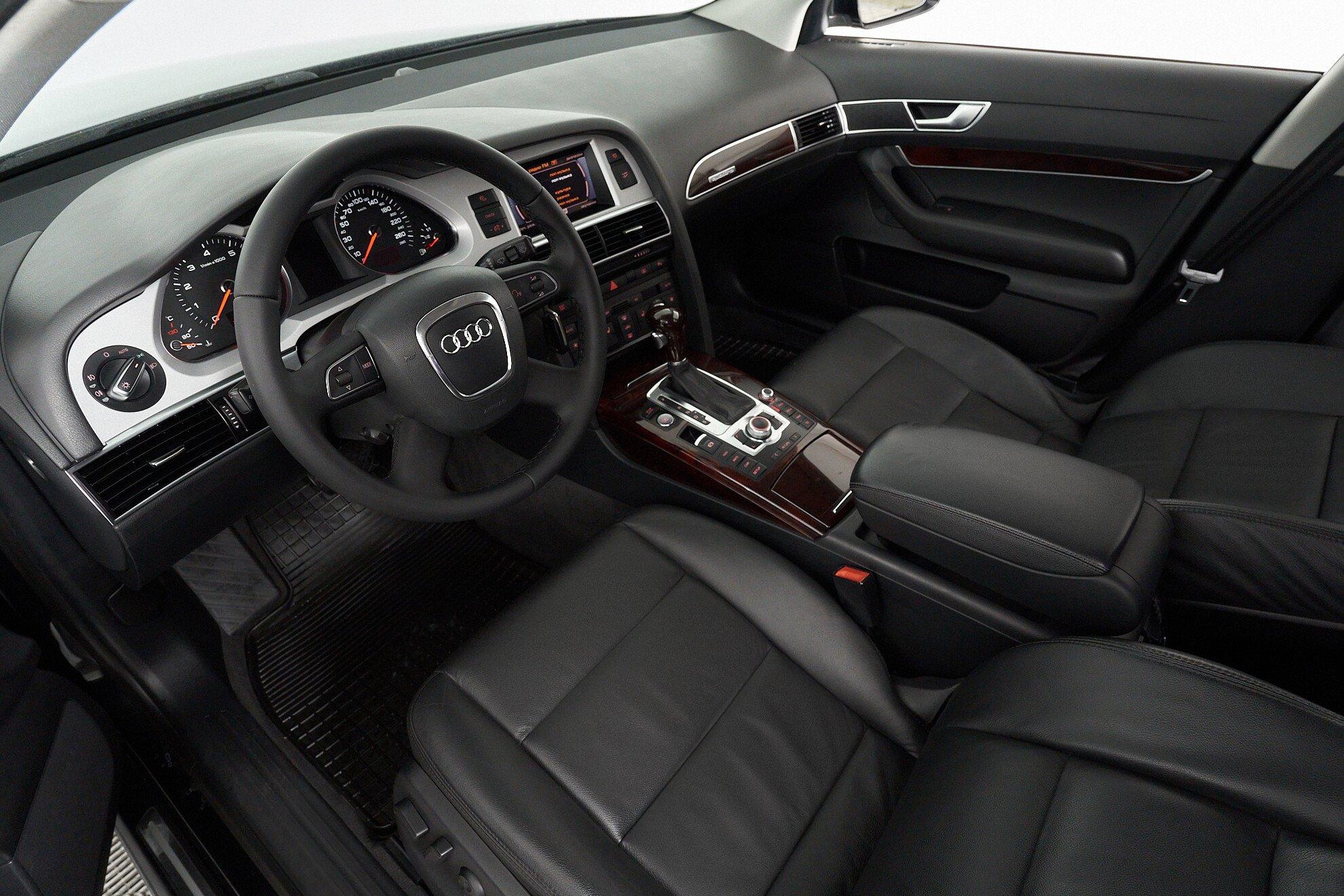 Audi A6 2010, черный
