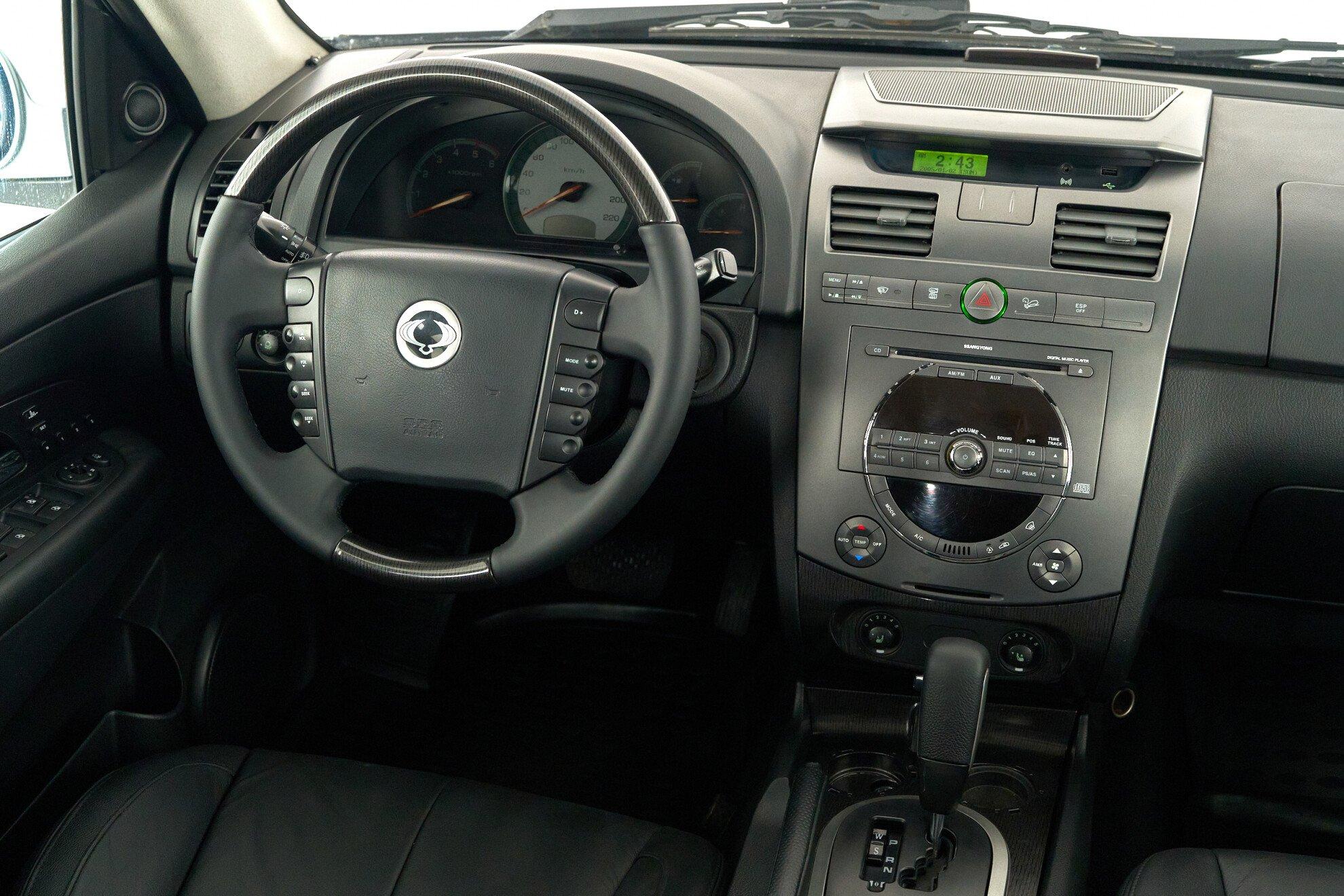 SsangYong Rexton 2009, серебряный
