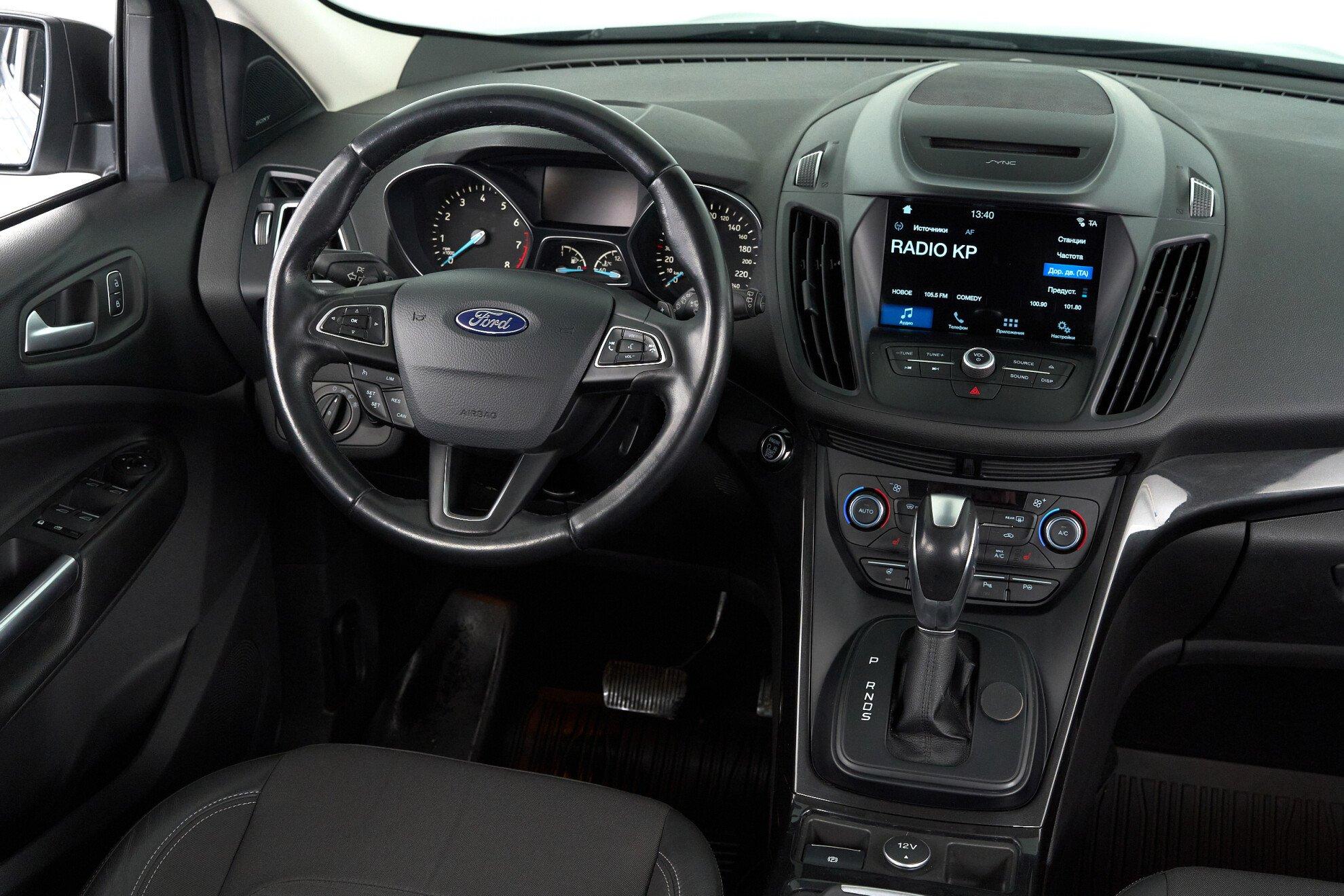 Ford Kuga 2018, серый