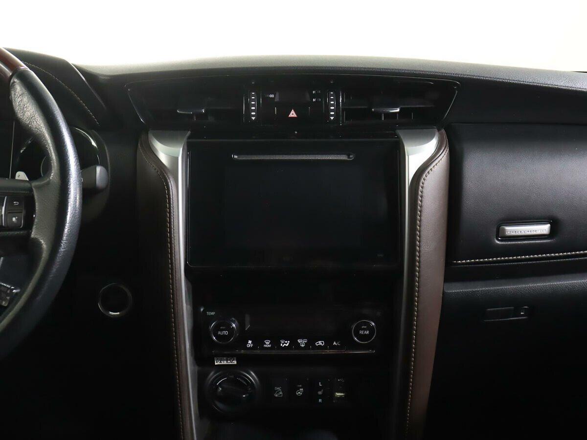 Toyota Fortuner 2019, черный