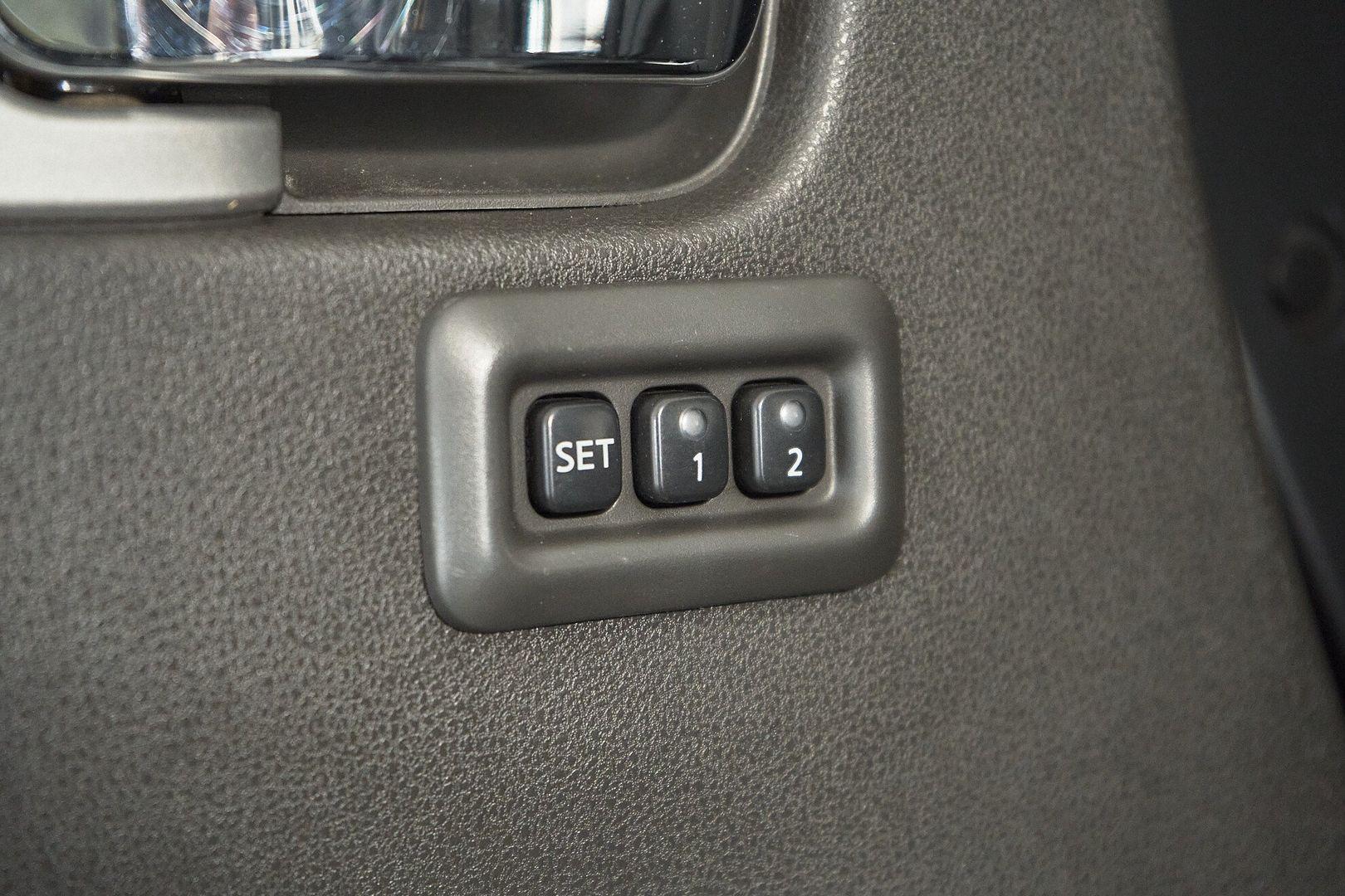 Nissan Pathfinder 2012, черный
