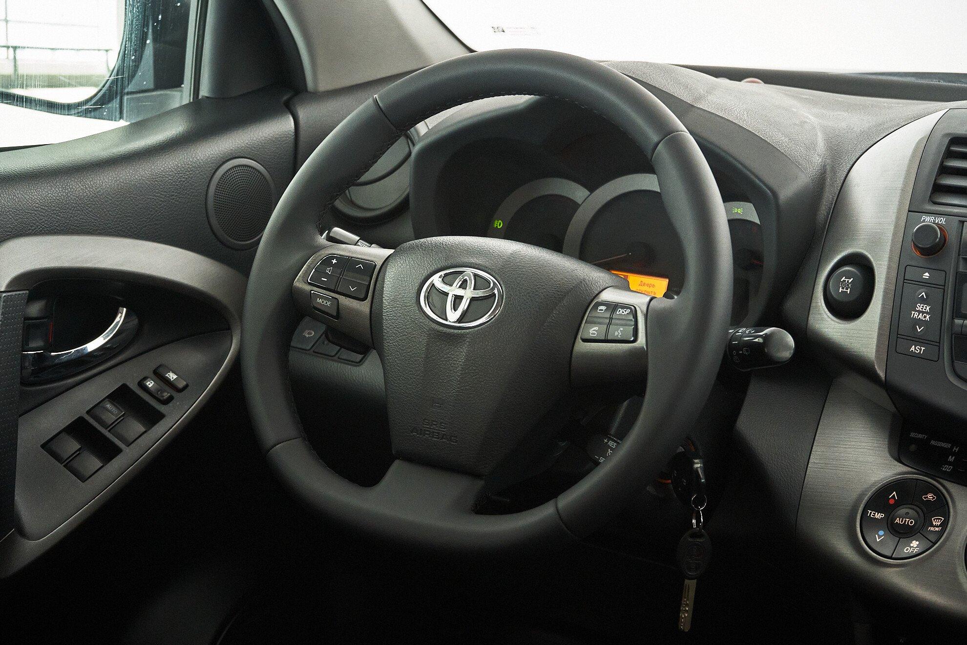 Toyota RAV4 2010, серый