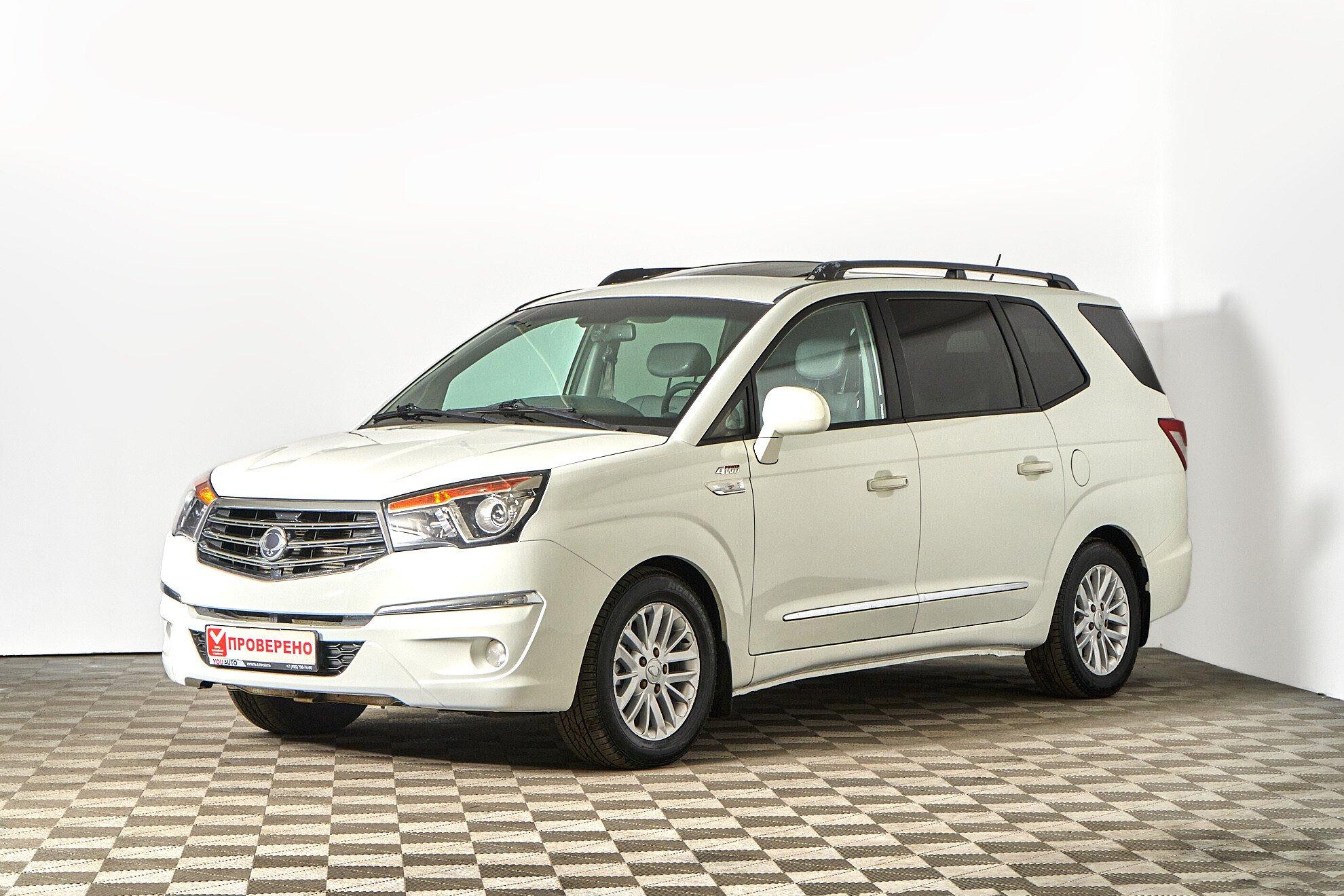 SsangYong Stavic 2013, белый