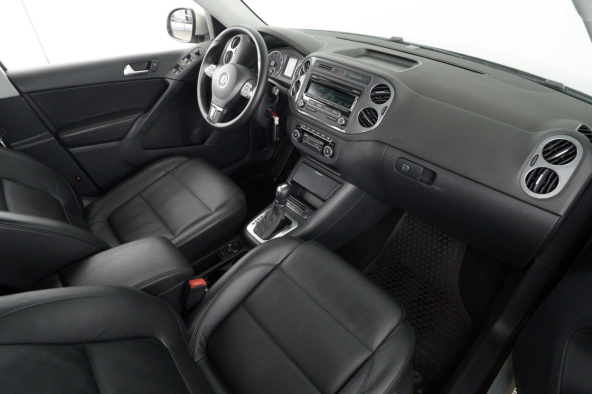 Volkswagen Tiguan 2012, серебряный