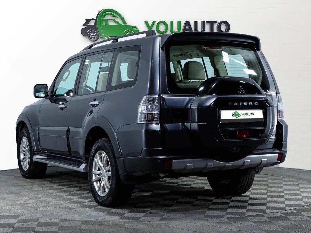 Mitsubishi Pajero 2018, серый
