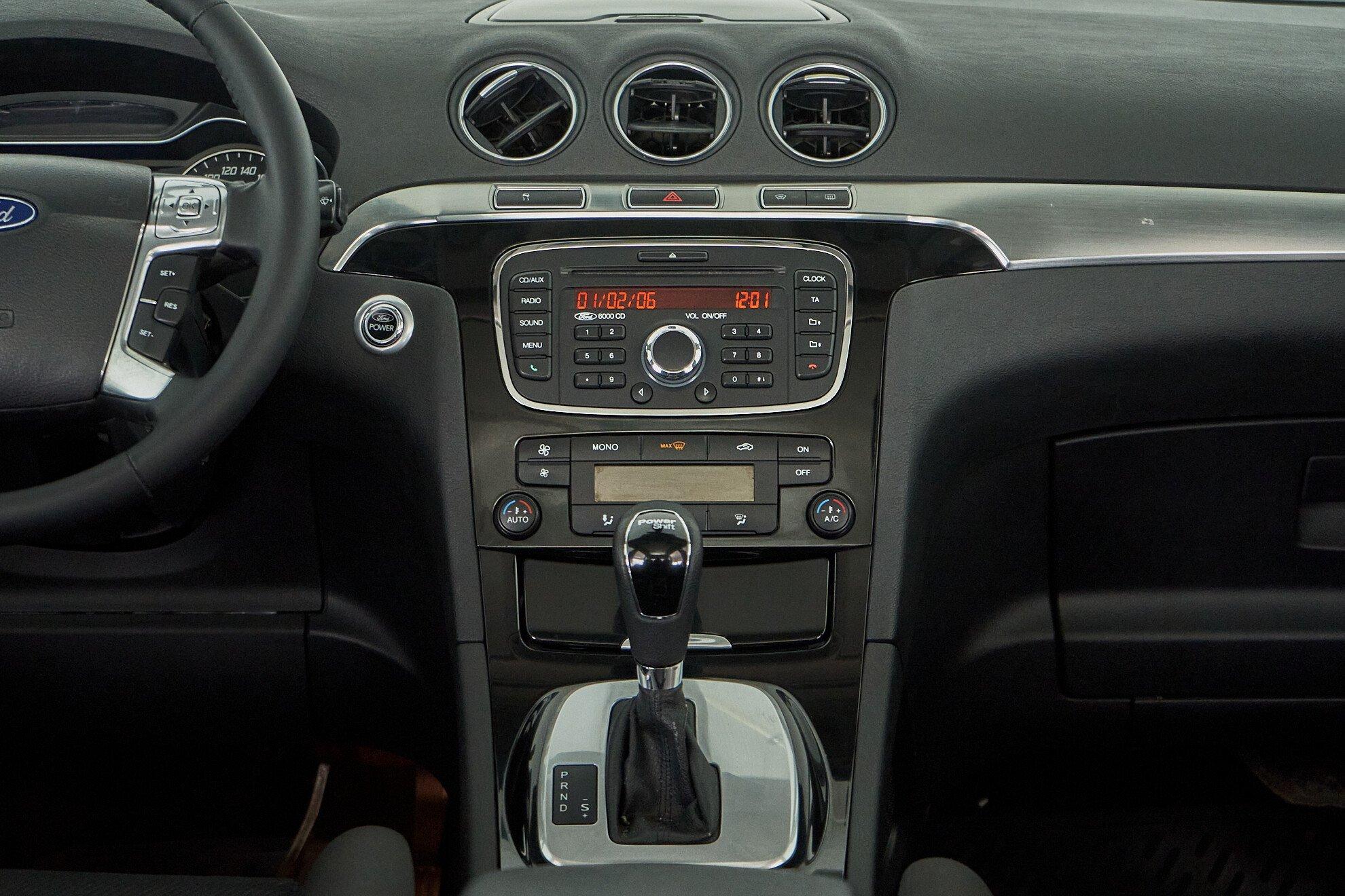 Ford S-MAX 2012, белый