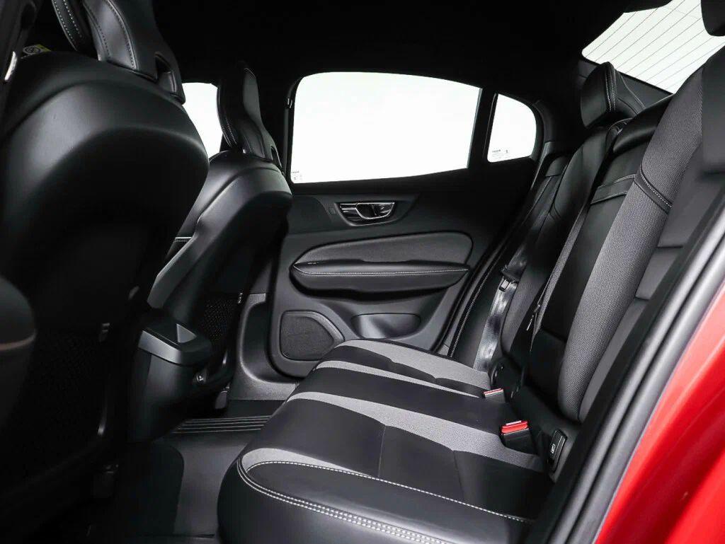 Volvo S60 2020, красный