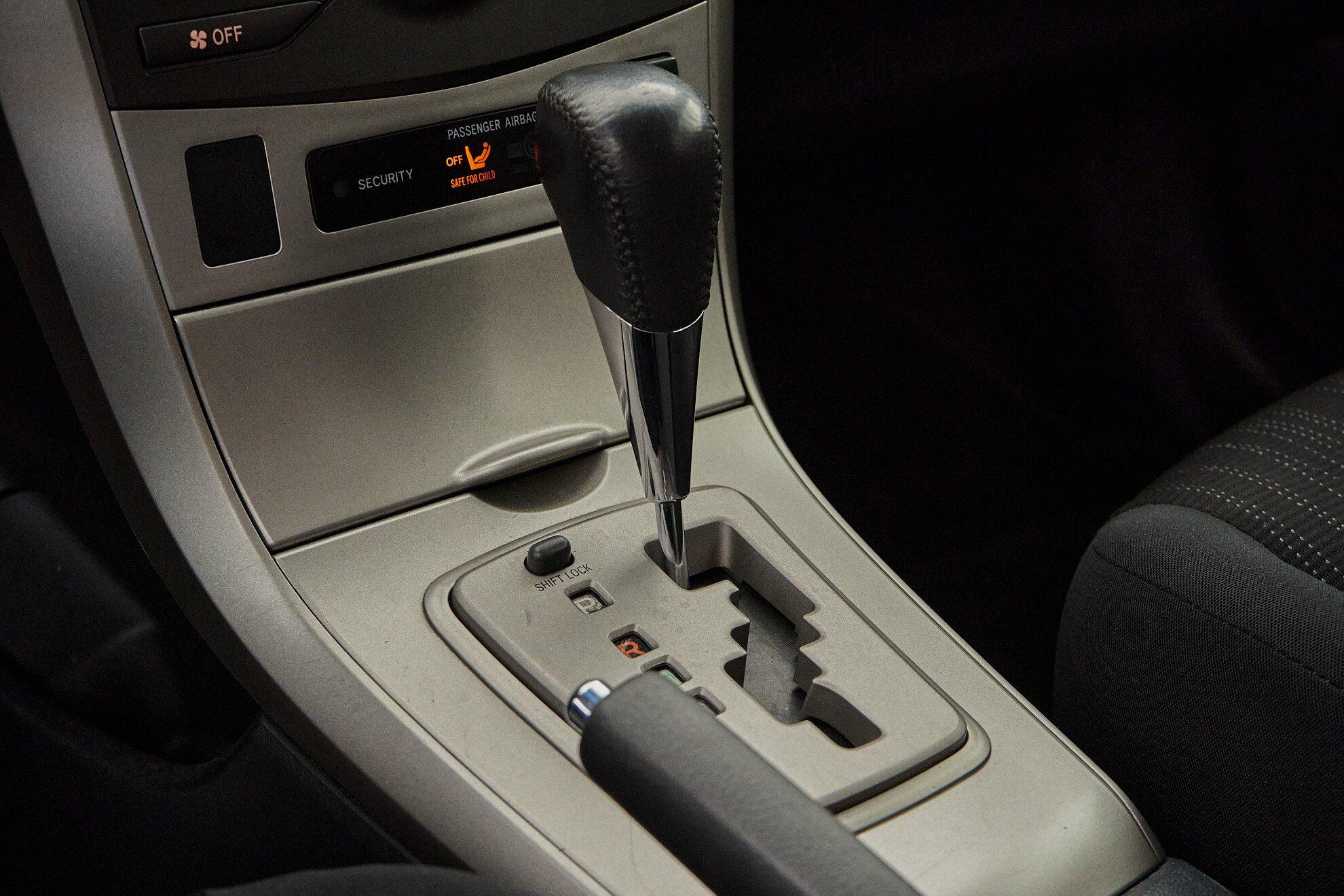 Toyota Corolla 2010, серебряный