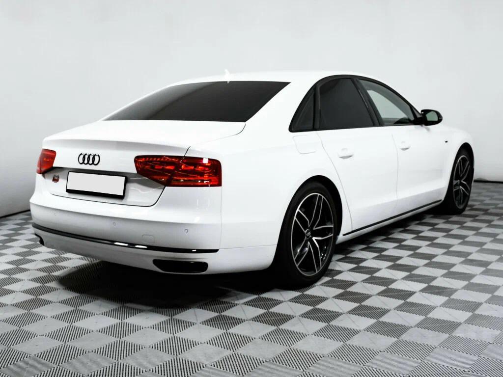 Audi A8 2014, белый