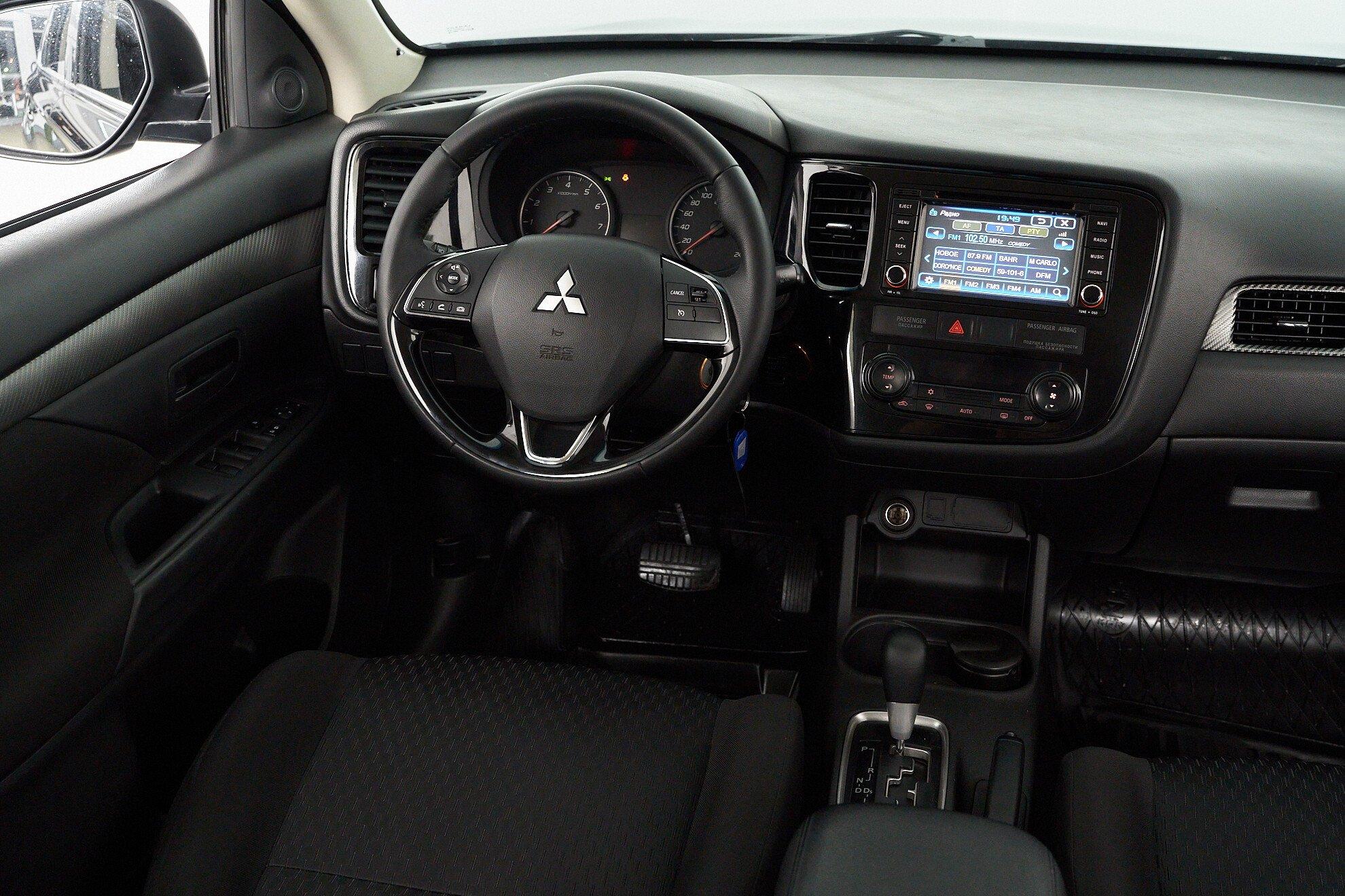Mitsubishi Outlander 2014, черный