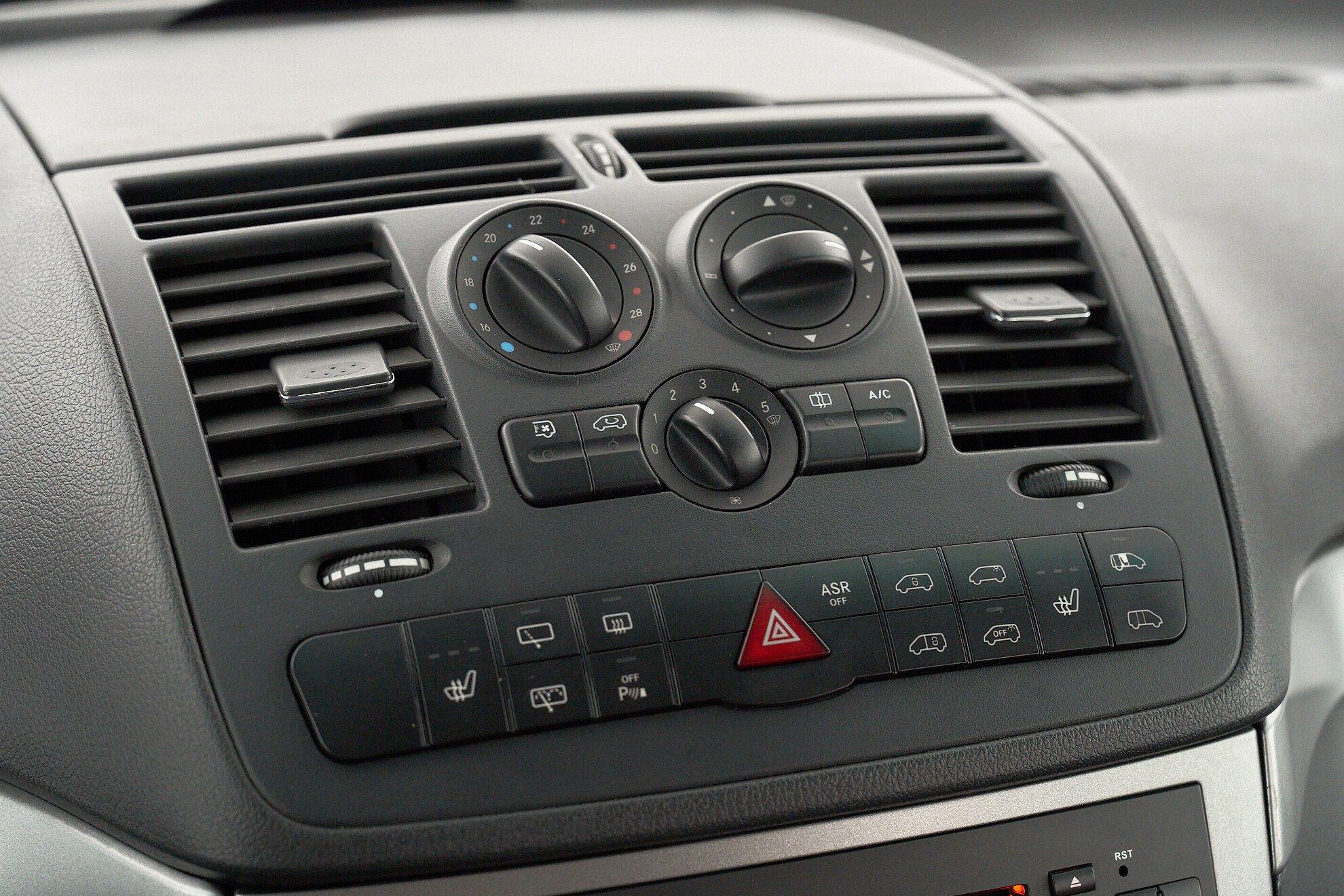 Mercedes-Benz Viano 2012, черный
