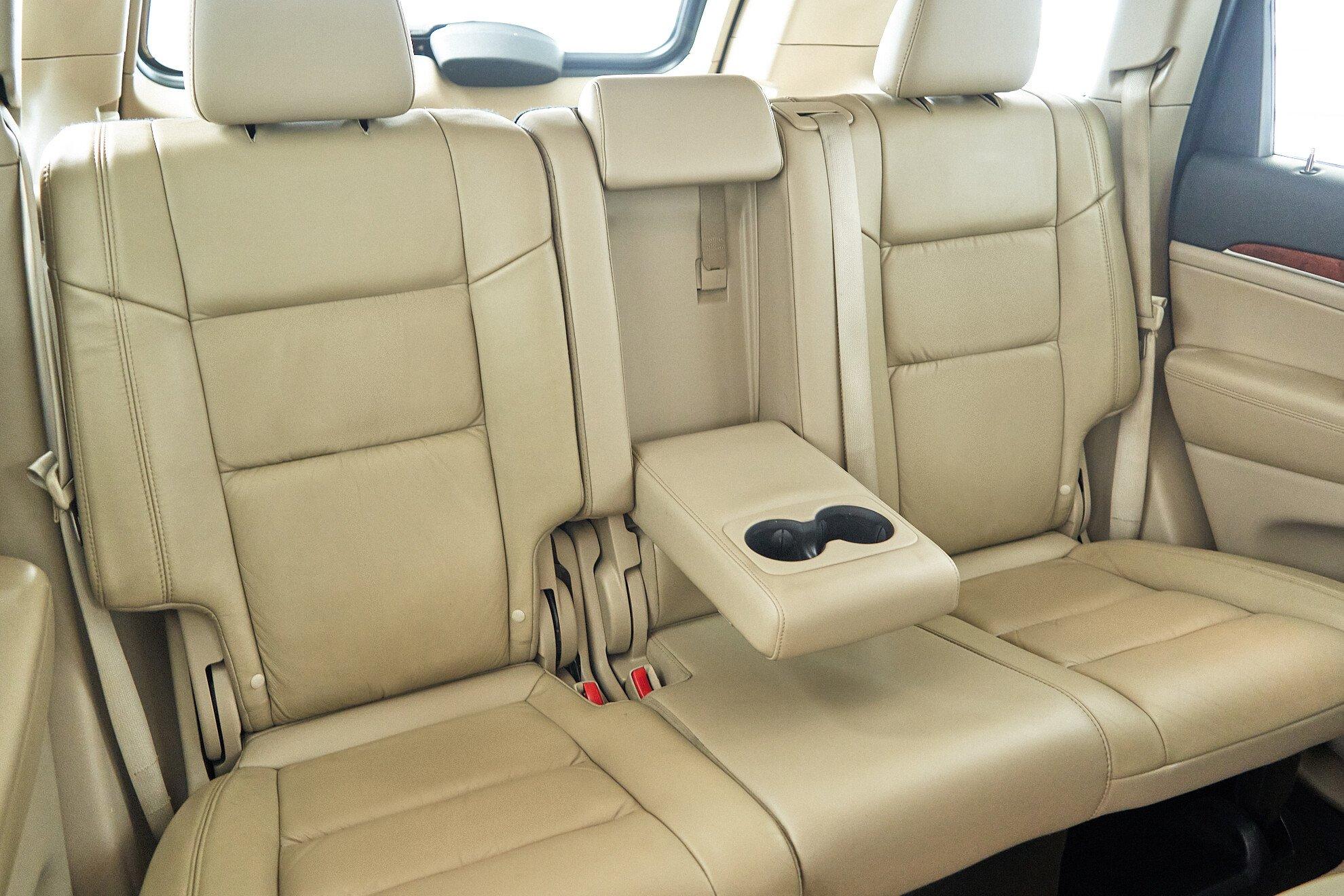 Jeep Grand Cherokee 2010, белый