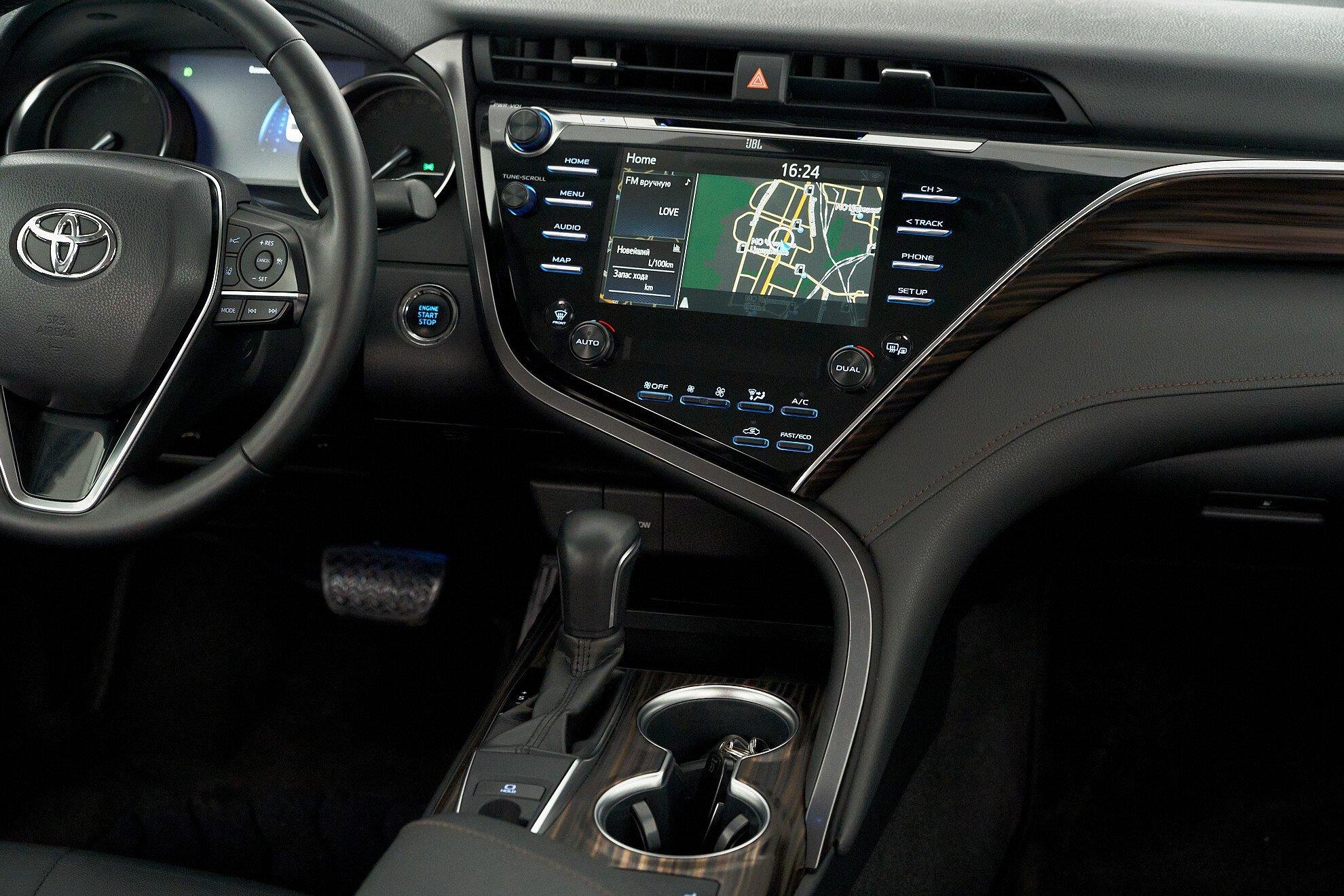 Toyota Camry 2021, черный