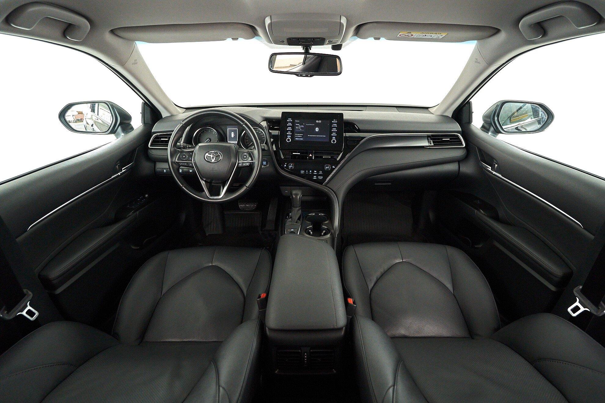 Toyota Camry 2022, черный