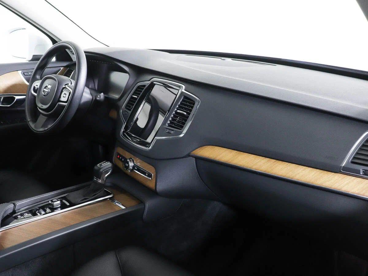 Volvo XC90 2023, белый