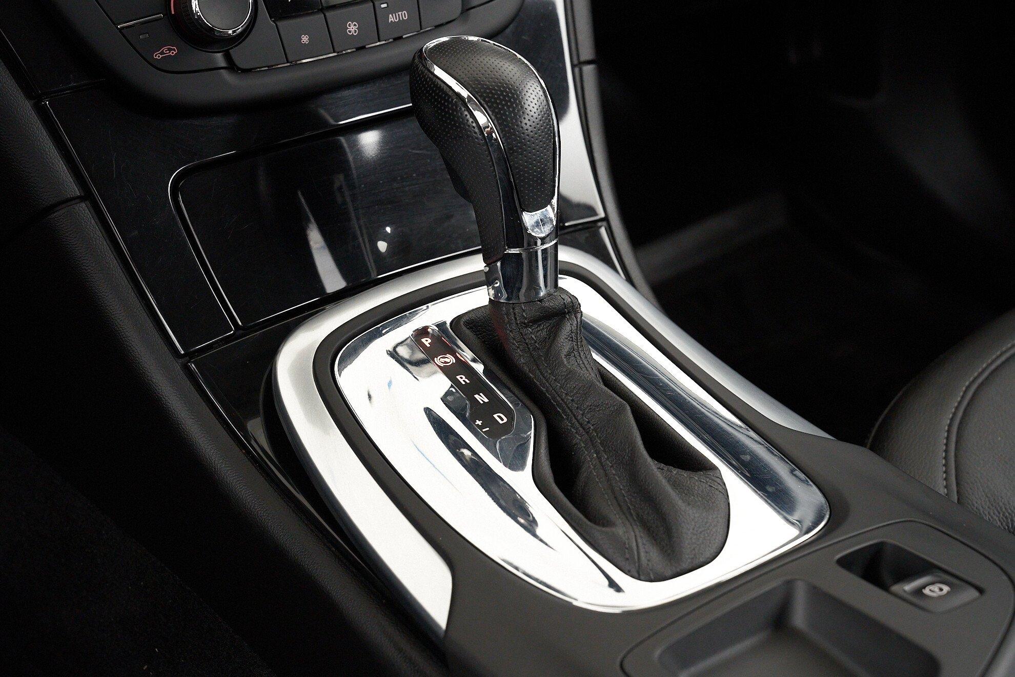 Opel Insignia 2013, белый