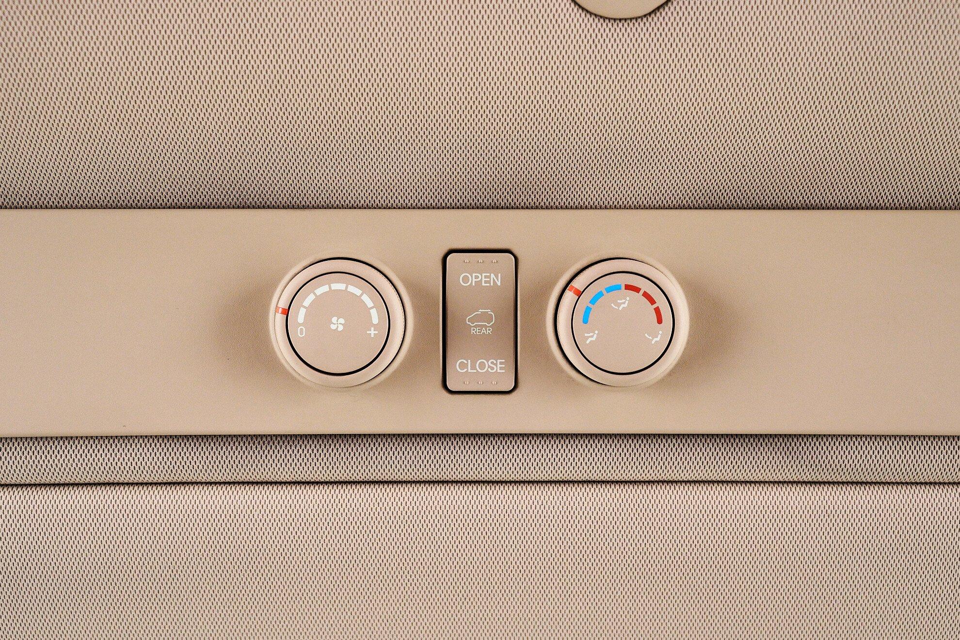 Hyundai Grand Starex 2013, серебряный