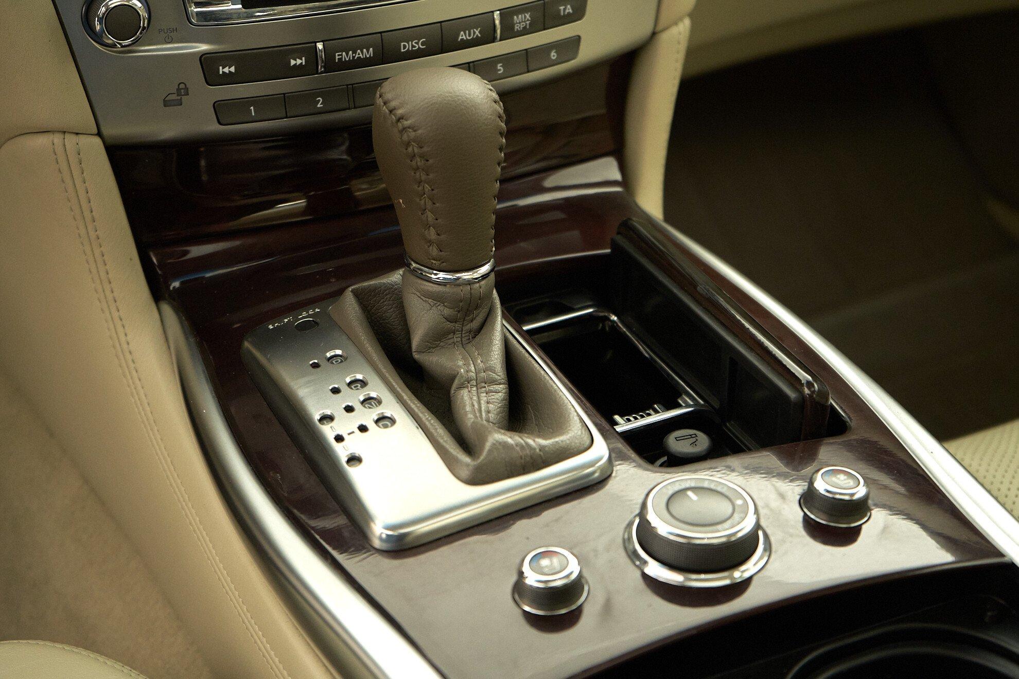 Infiniti Q70 2014, черный