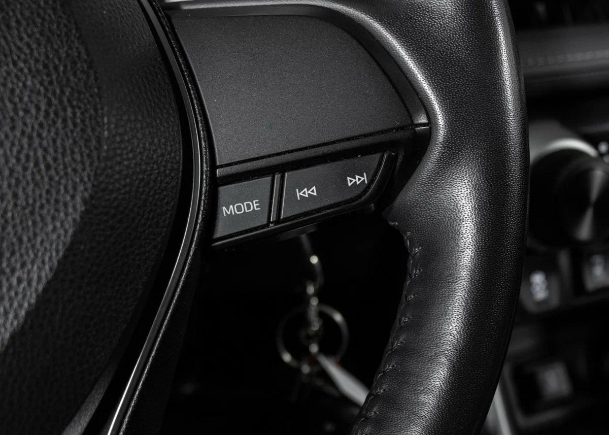 Toyota RAV4 2021, черный
