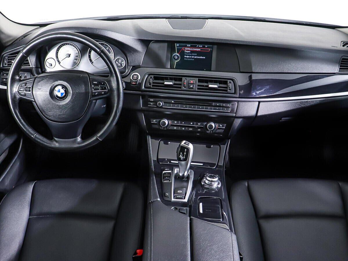 BMW 5 серии 2012, белый