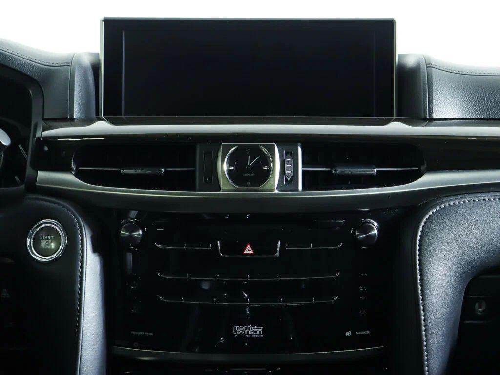 Lexus LX 2017, белый