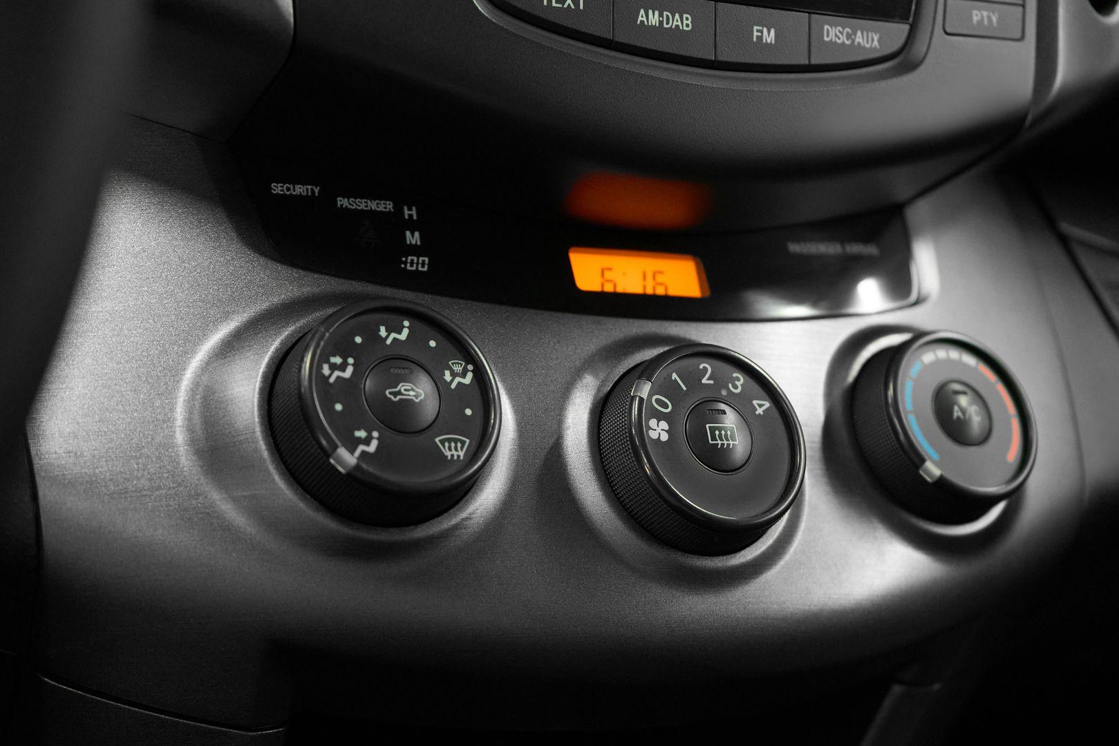Toyota RAV4 2011, черный