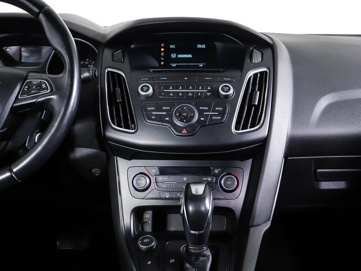 Ford Focus 2018, серебряный