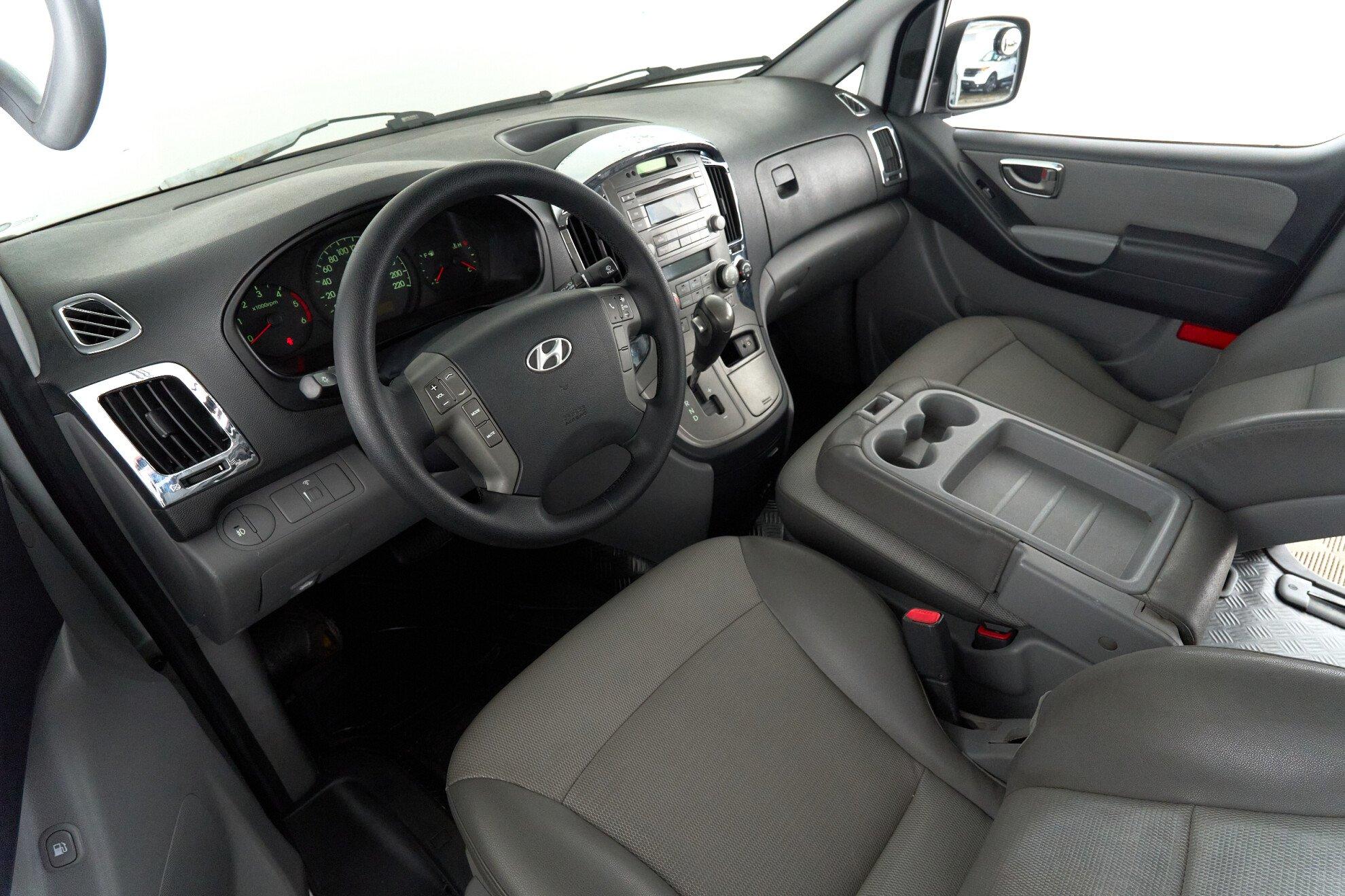 Hyundai Grand Starex 2007, серебряный